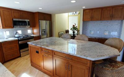 SAN CLEMENTE – TRANSITIONAL BROWN U-SHAPED KITCHEN REMODEL WITH CUSTOM CABINETS