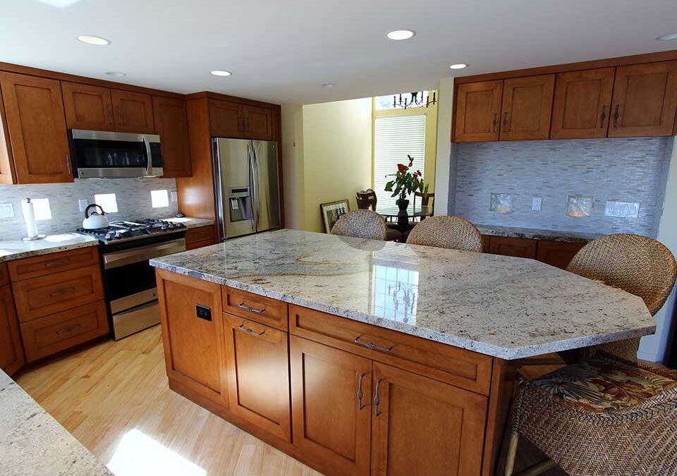 SAN CLEMENTE – TRANSITIONAL BROWN U-SHAPED KITCHEN REMODEL WITH CUSTOM CABINETS