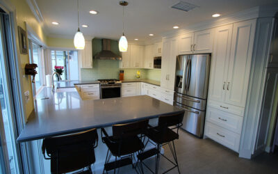 TUSTIN – TRANSITIONAL G-SHAPED DESIGN BUILD WHITE CABINETS KITCHEN REMODEL