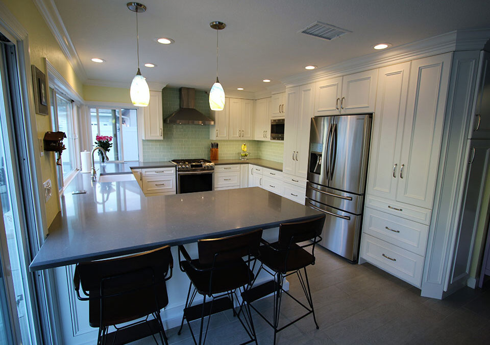 TUSTIN – TRANSITIONAL G-SHAPED DESIGN BUILD WHITE CABINETS KITCHEN REMODEL