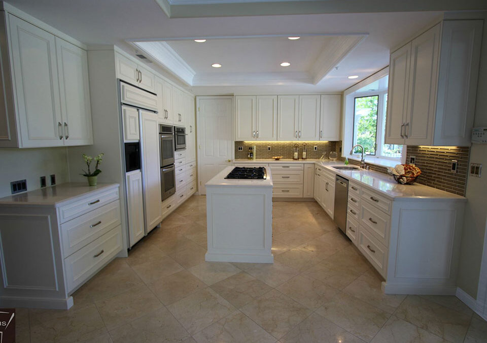 COTO DE CAZA – TRANSITIONAL U-SHAPED DESIGN BUILD WHITE CABINETS KITCHEN REMODEL