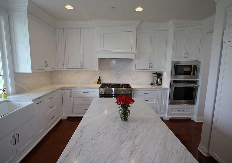 A Transitional White Kitchen with Custom Cabinets in San Clemente