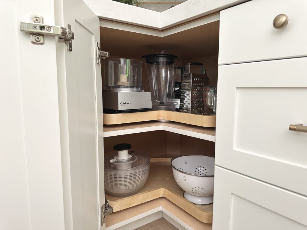 cabinet corner storage idea